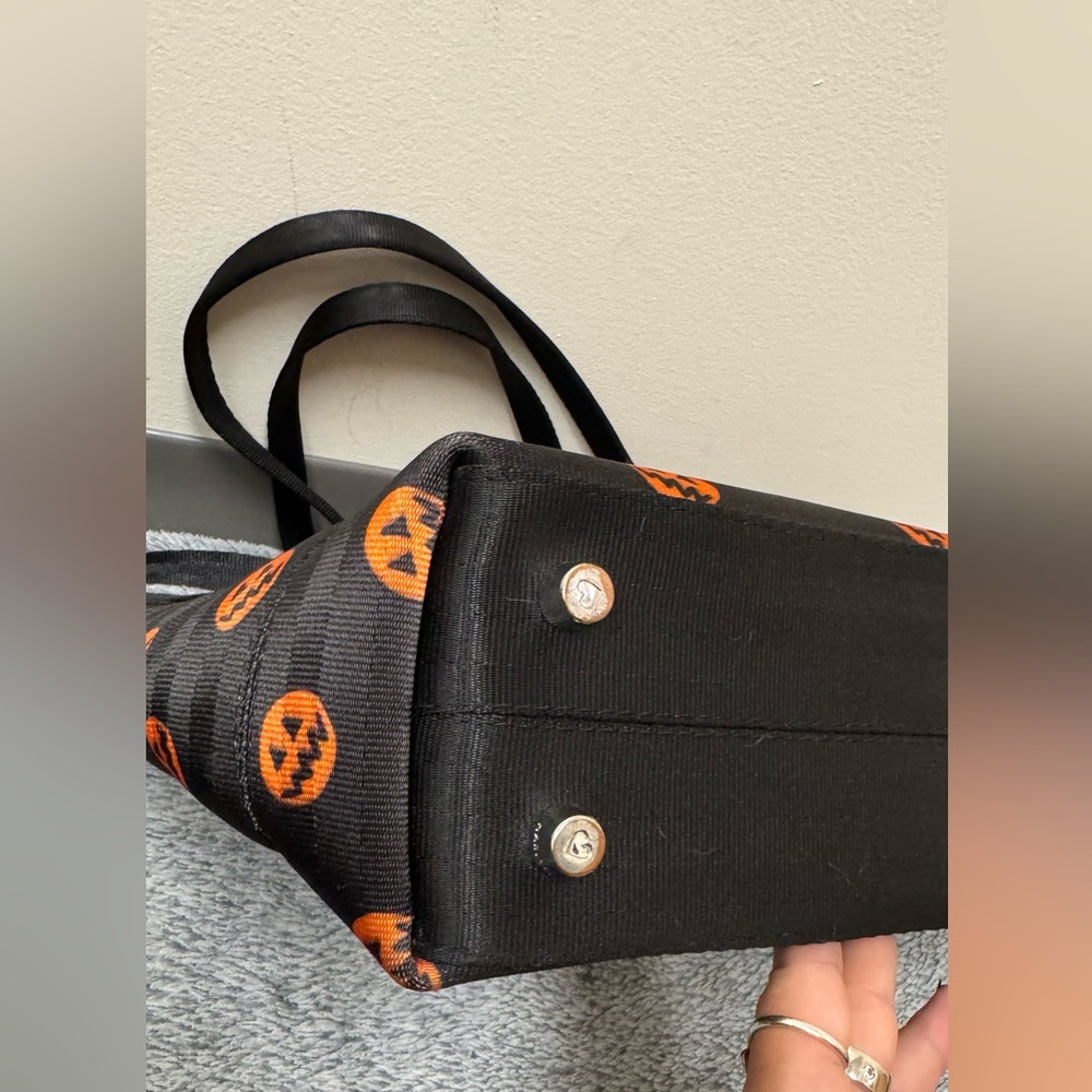 Harvey’s Seatbelt Bag Disney Nightmare Before Christmas - Picture 10 of 12